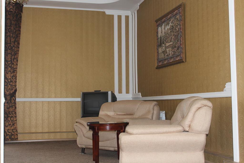 Hotel Edem Karagandy Zimmer foto