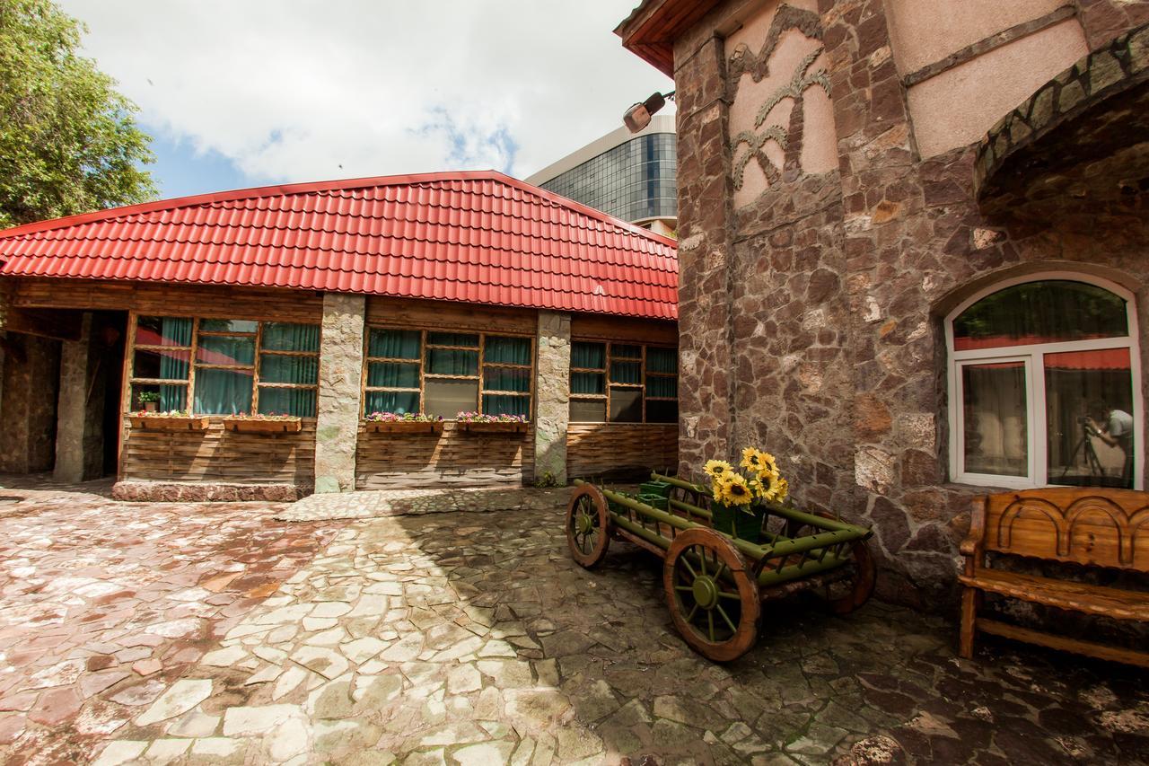 Hotel Edem Karagandy Exterior foto